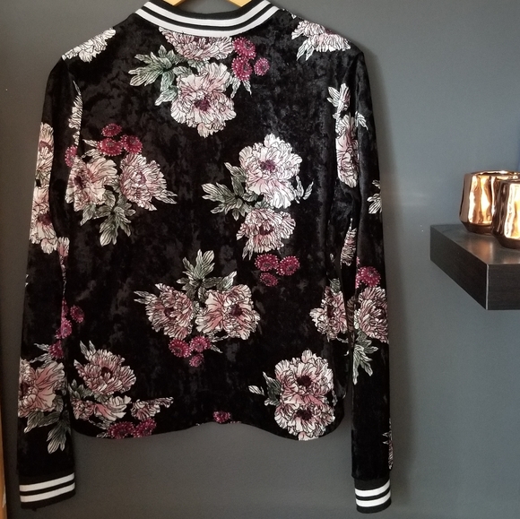 Floral Velvet Top - Picture 2 of 2